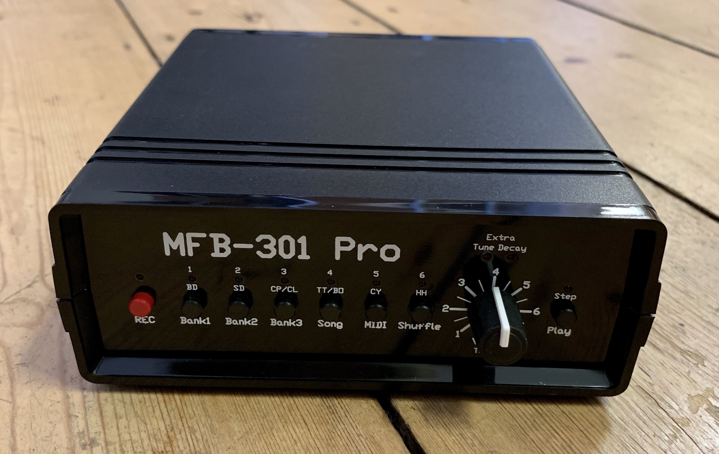 MFB-301 Pro analogue drum machine with sequencer review | Juno Daily