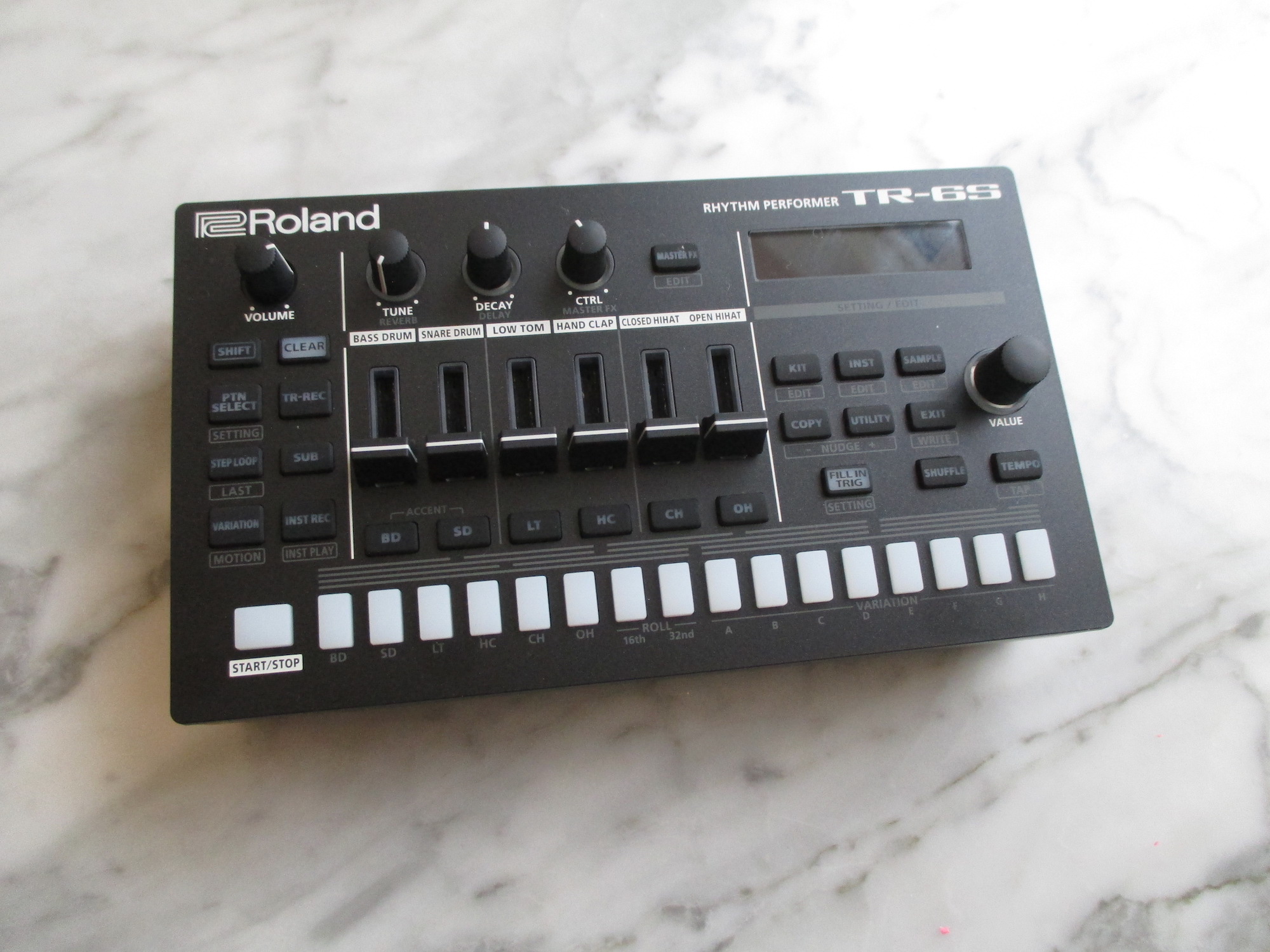 Roland TR-6S review | Juno Daily