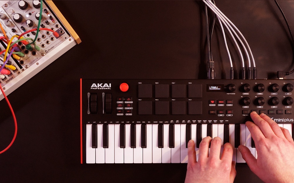 Best Buy: Akai Professional MPKmini Keyboard MIDI Controller MPKMINI